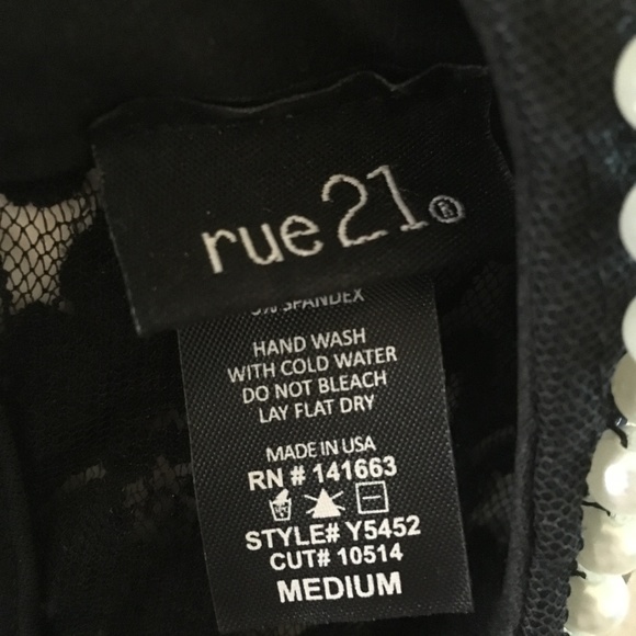 Medium Rue 21 Black Lace Sleeveless Top - Picture 2 of 7